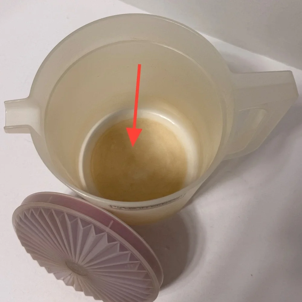 Vintage Tupperware 1 Quart Pitcher Red Push Button Sunburst Lid Made‎ in USA *